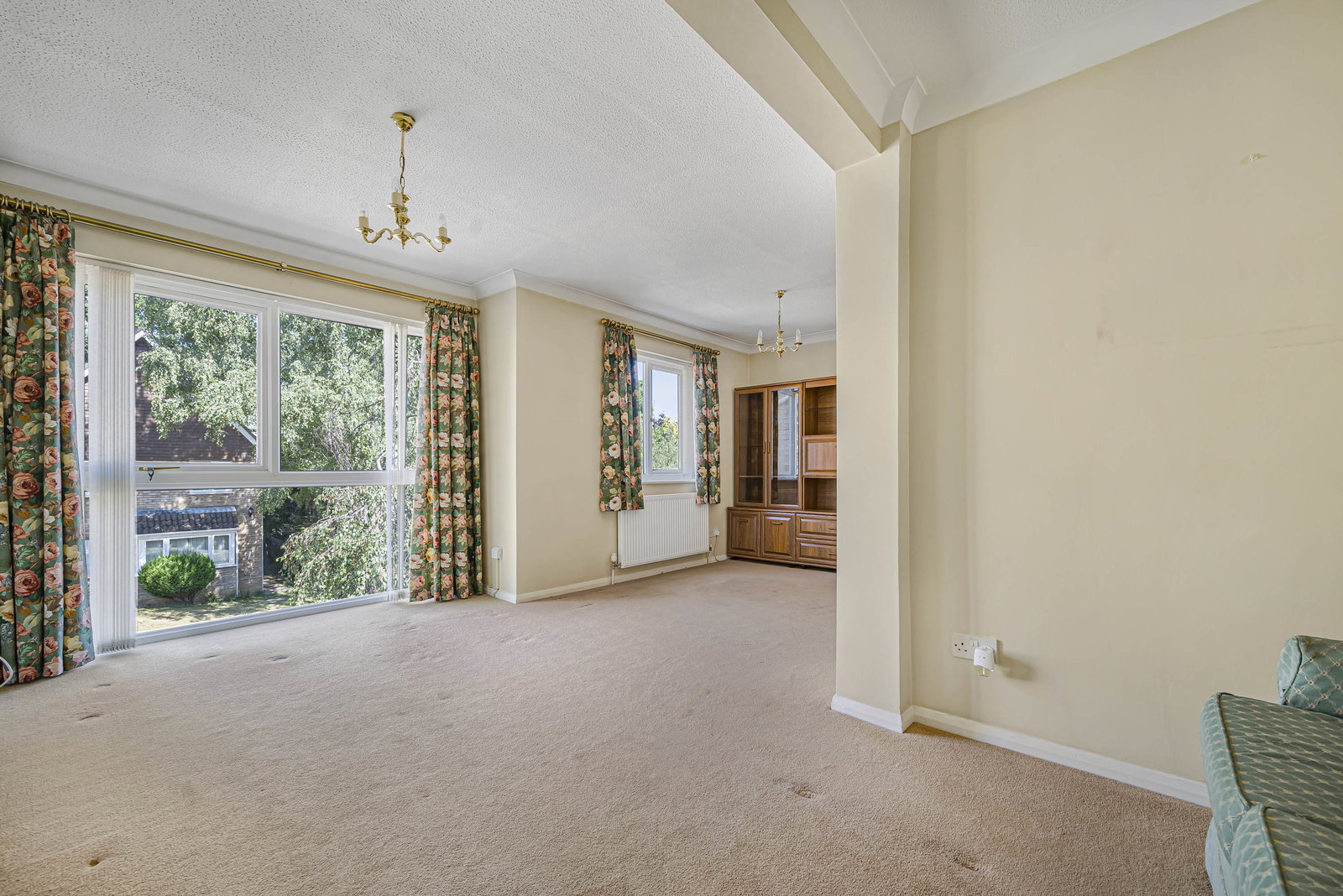 4 bed terraced house for sale in Rolvenden Gardens, Bromley 8