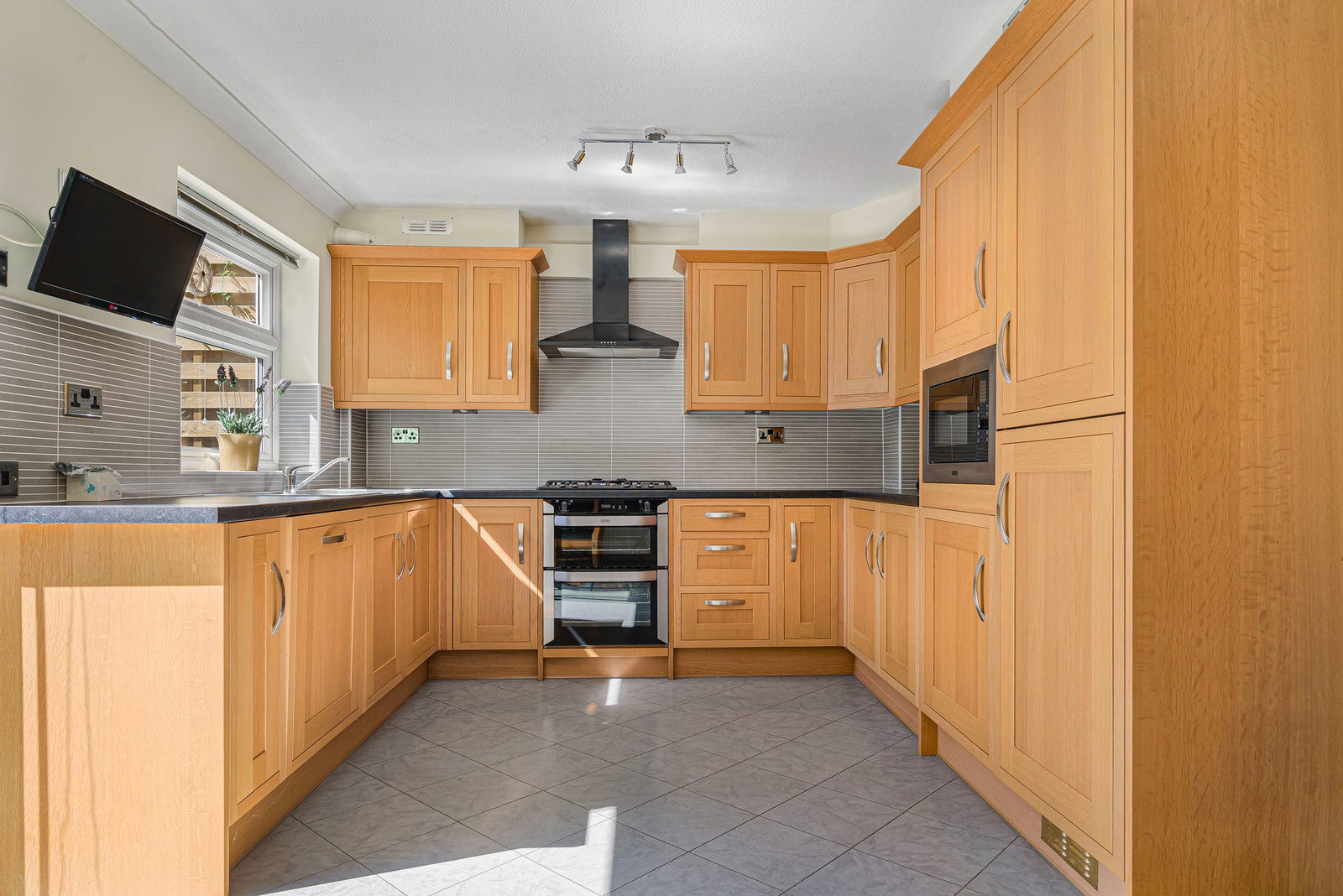 4 bed terraced house for sale in Rolvenden Gardens, Bromley 2