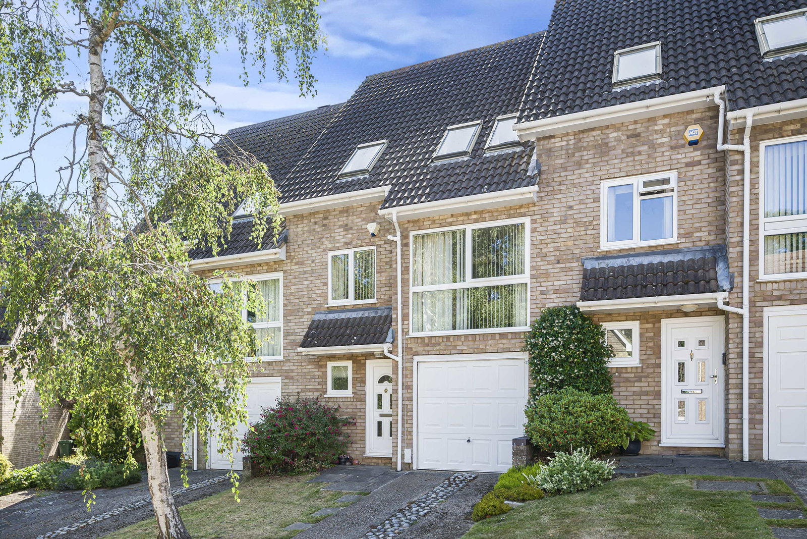 4 bed terraced house for sale in Rolvenden Gardens, Bromley - Property Image 1