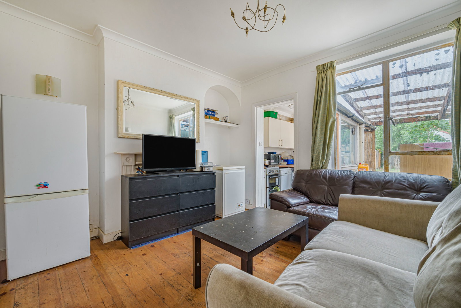 2 bed end of terrace house for sale in Addison Road, Bromley 2