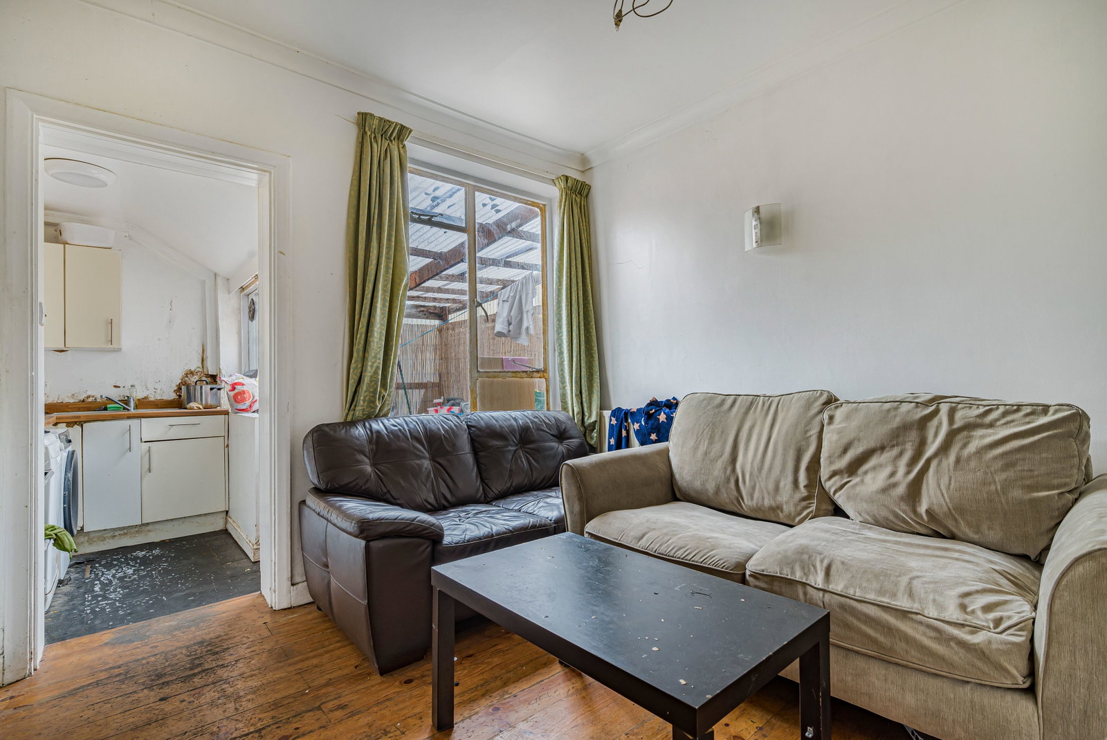 2 bed end of terrace house for sale in Addison Road, Bromley 1