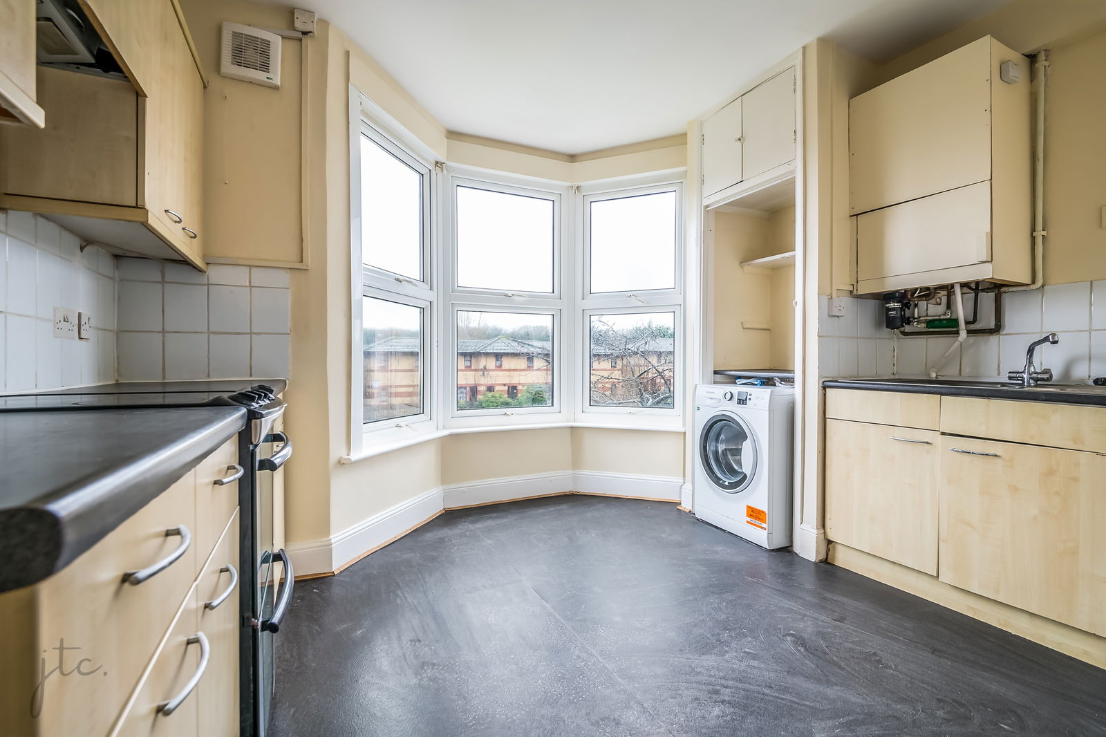 2 bed flat to rent in Aspinall Road, London 4