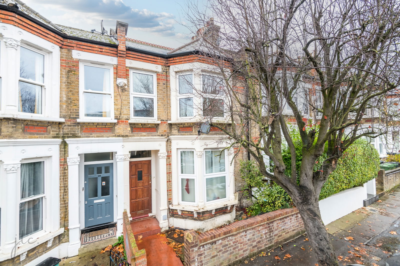 2 bed flat to rent in Aspinall Road, London - Property Image 1
