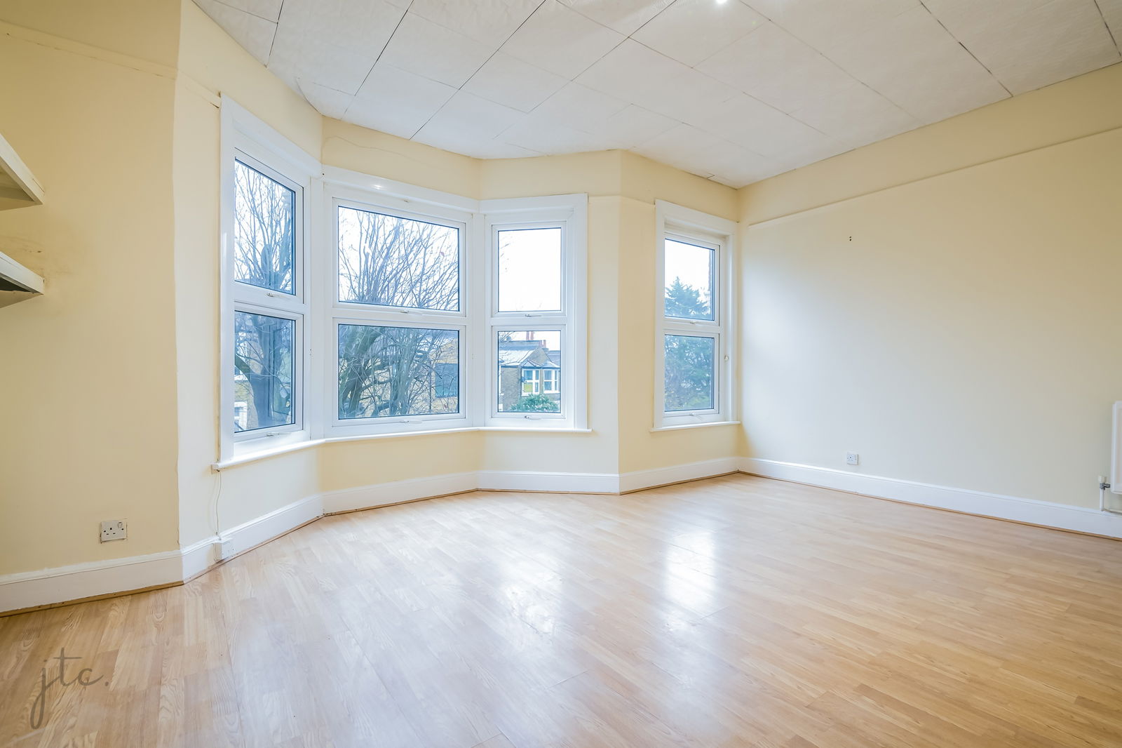 2 bed flat to rent in Aspinall Road, London 2