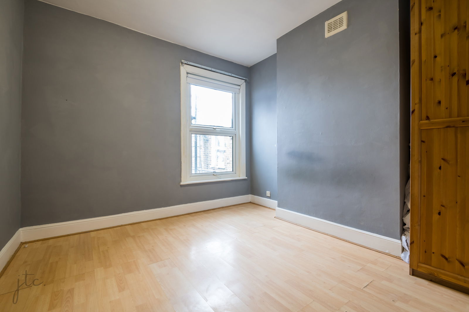 2 bed flat to rent in Aspinall Road, London 6