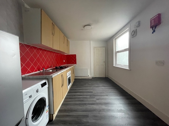4 bed end of terrace house to rent in Bellenden Road, London 3