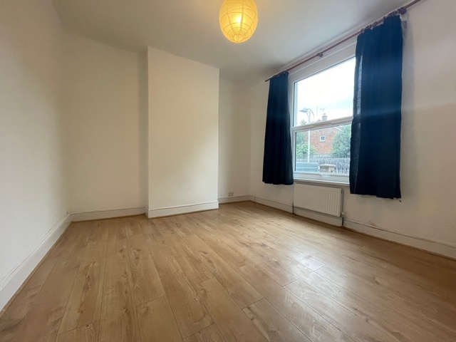 4 bed end of terrace house to rent in Bellenden Road, London 1