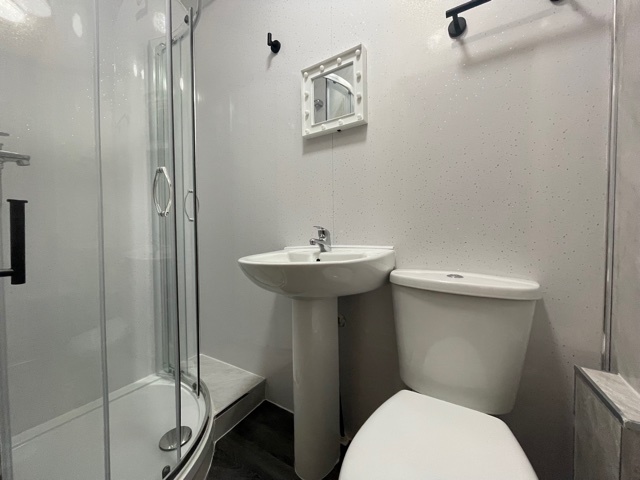 4 bed end of terrace house to rent in Bellenden Road, London 8