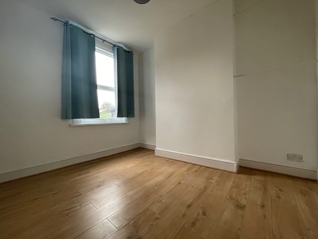 4 bed end of terrace house to rent in Bellenden Road, London 5