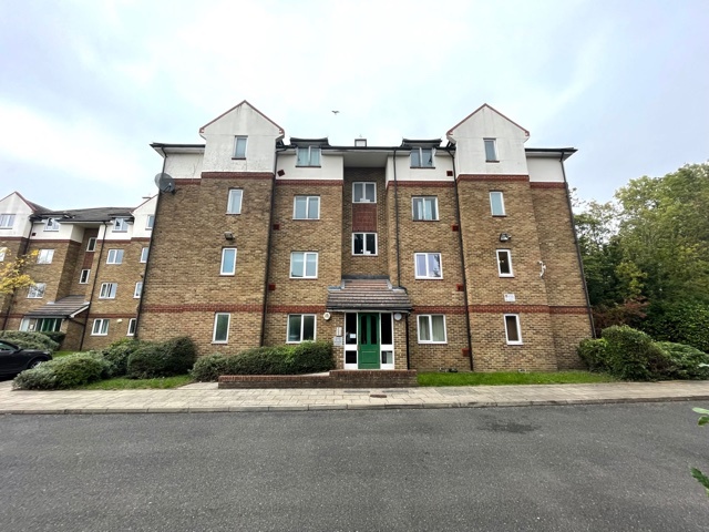 1 bed flat to rent in Beacon Gate, London - Property Image 1