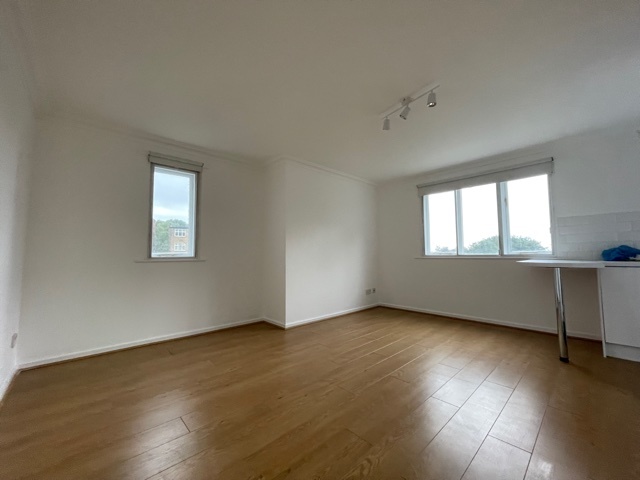 1 bed flat to rent in Beacon Gate, London  - Property Image 4