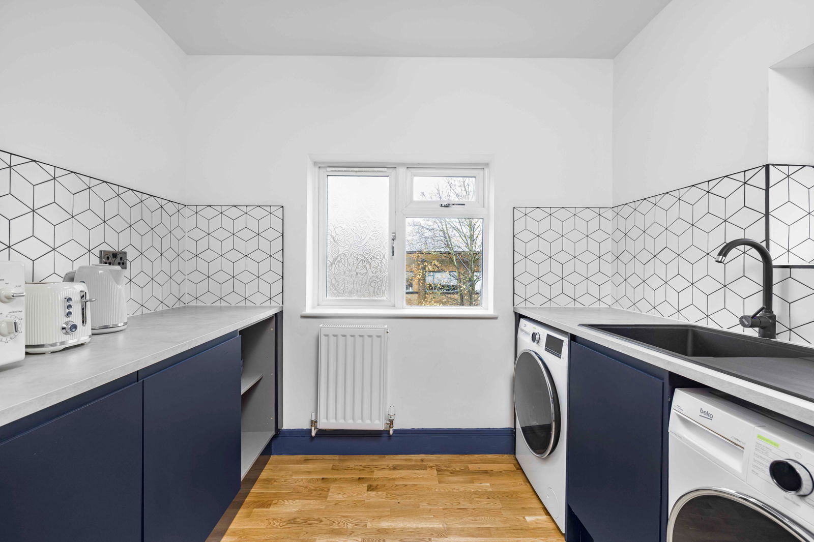 1 bed house share to rent in Sunderland Road, London 8