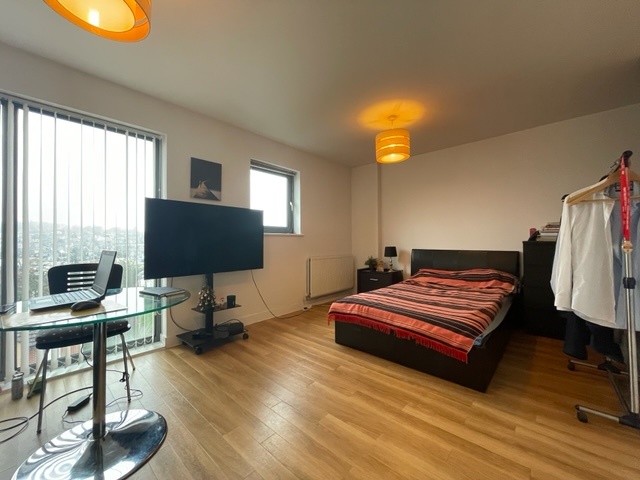 Studio flat to rent in Lewisham High Street, London 2