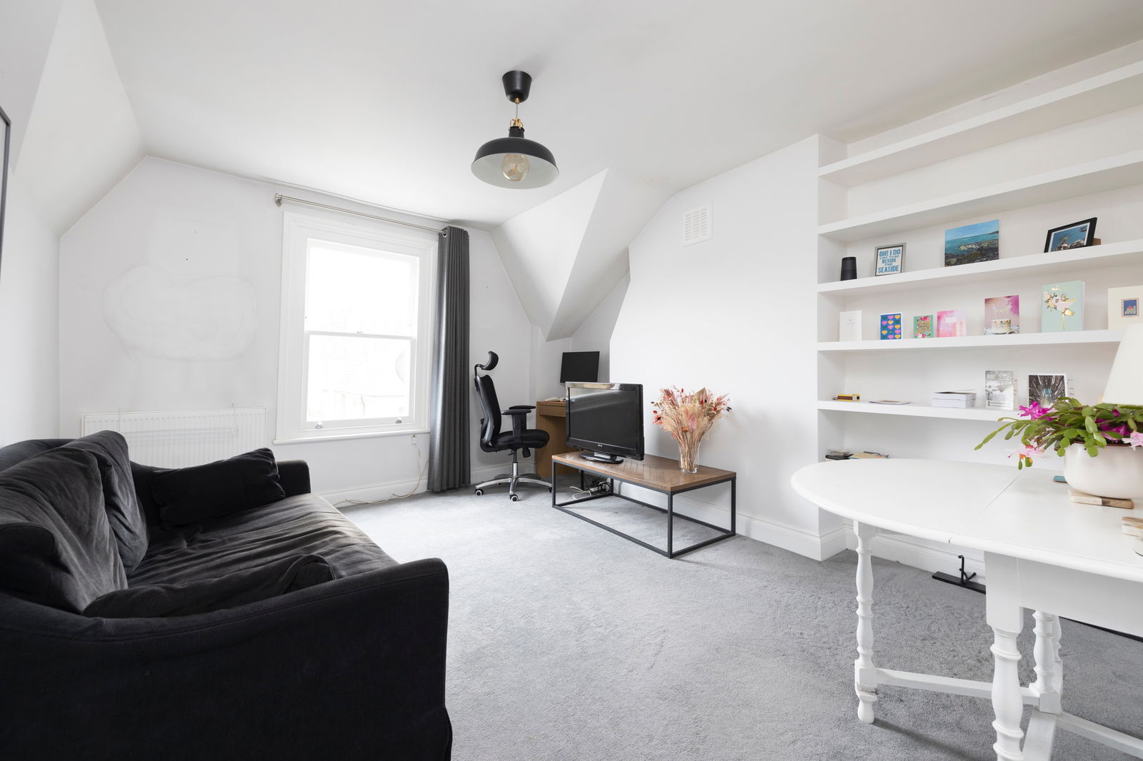 2 bed flat to rent in Alexandra Drive, London 2
