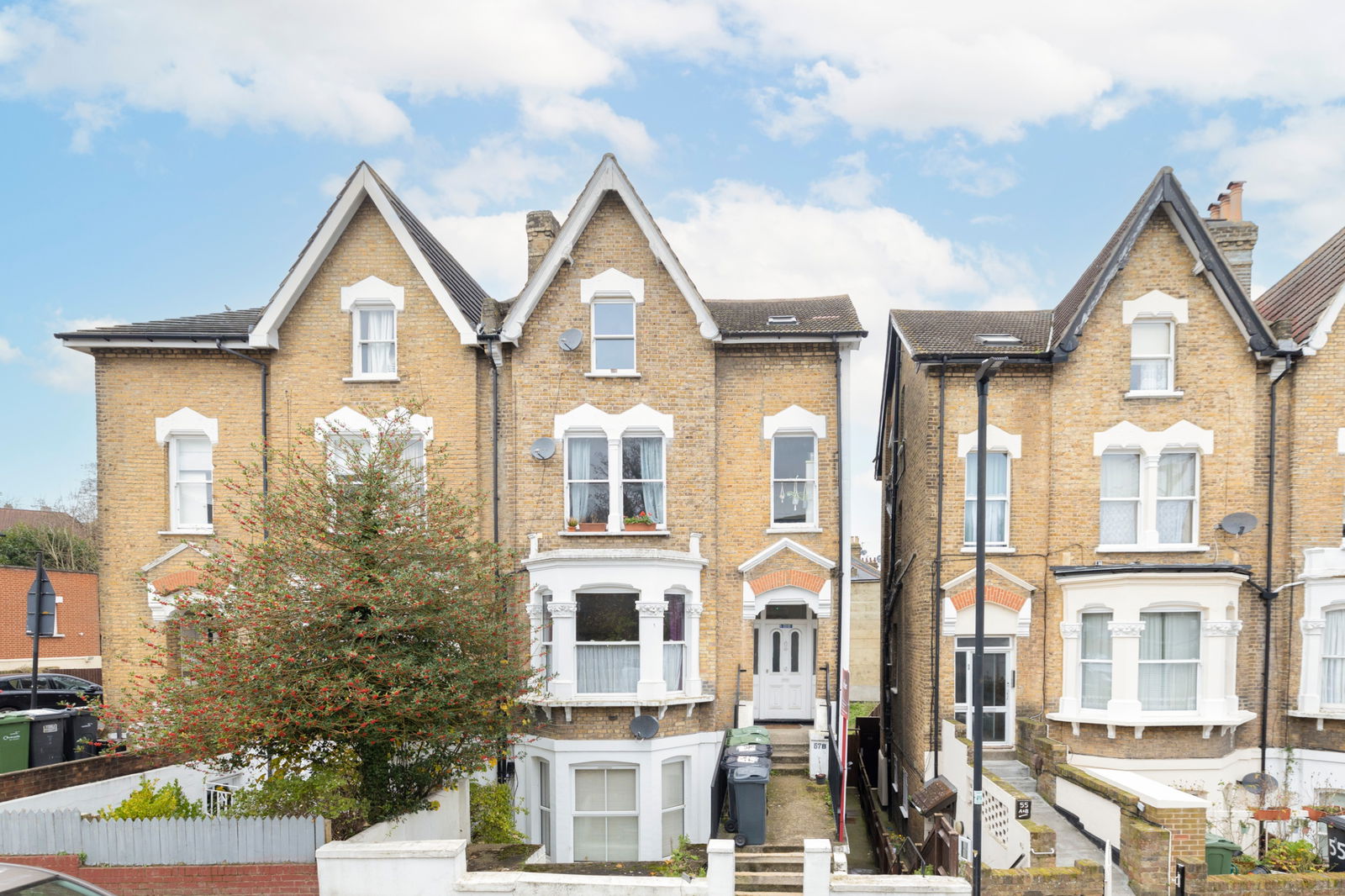 2 bed flat to rent in Alexandra Drive, London  - Property Image 1