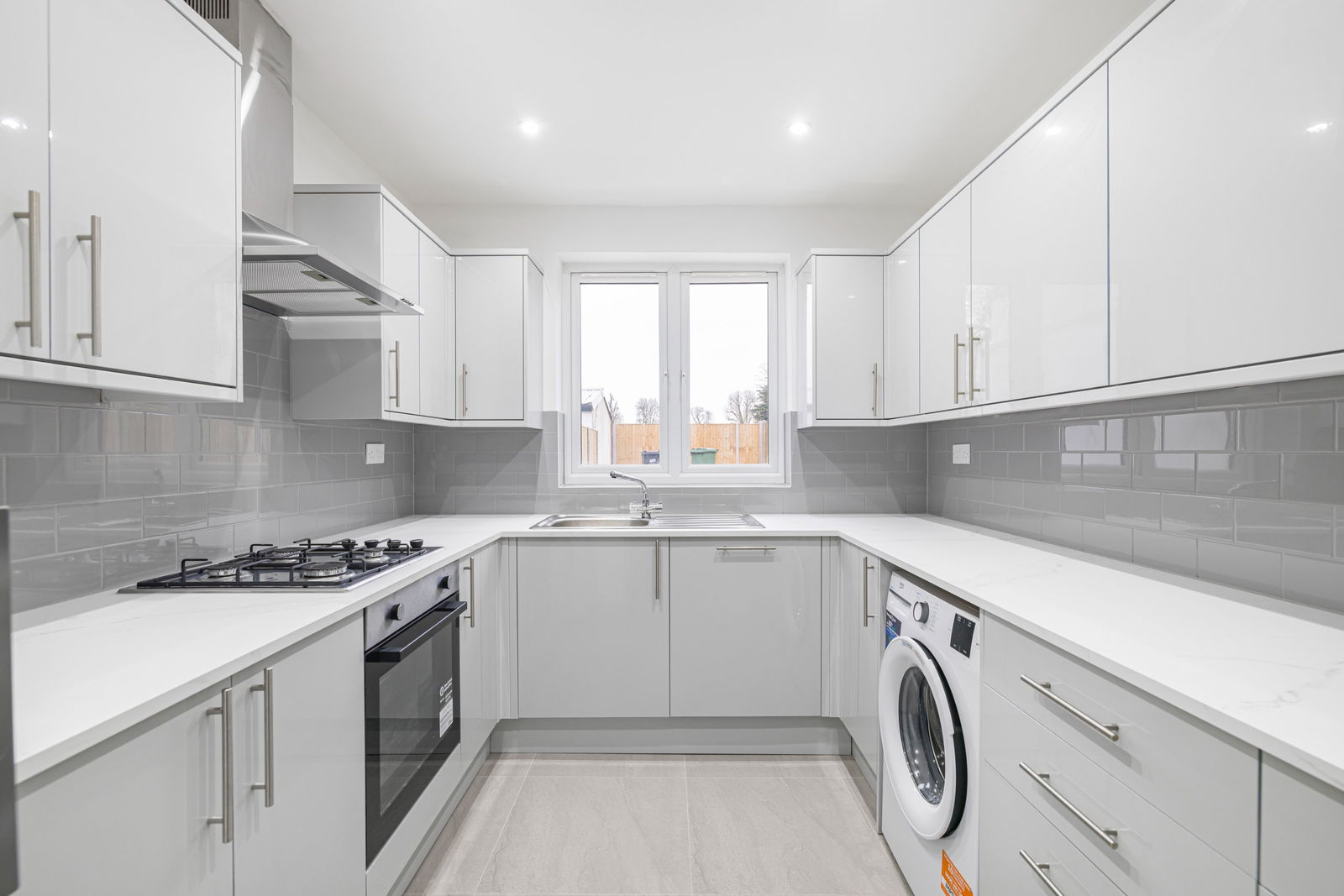 4 bed semi-detached house to rent in Southlands Road, Bromley 1