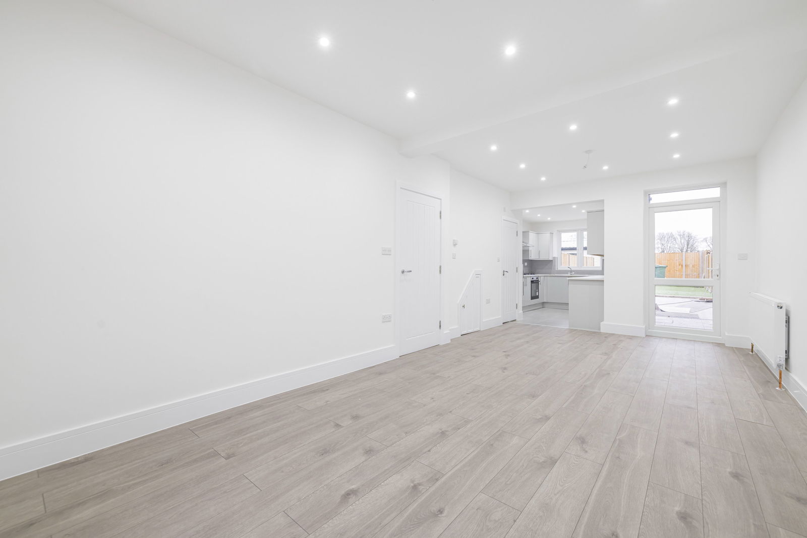 4 bed semi-detached house to rent in Southlands Road, Bromley 5