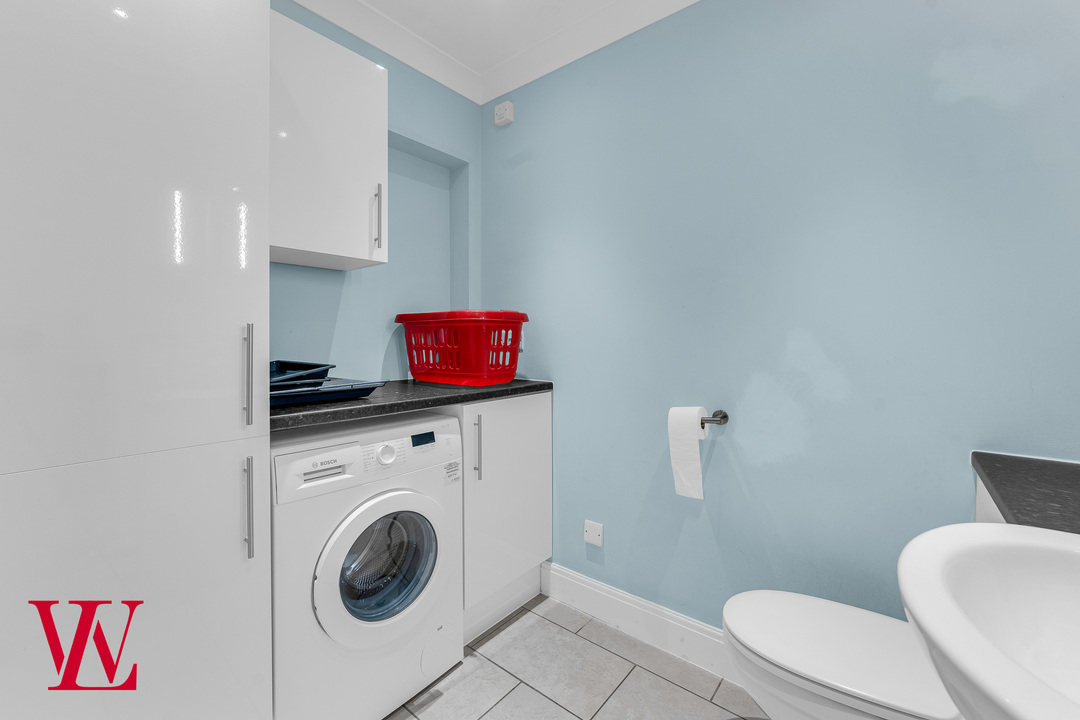 3 bed semi-detached house for sale in Robinson Close, Bishop's Stortford, Hertfordshire  - Property Image 12