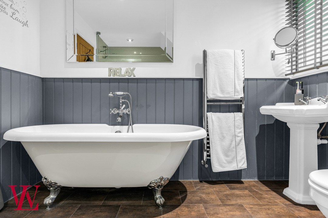 5 bed detached house for sale in Chelmsford Road, White Roding, Dunmow, Essex  - Property Image 29