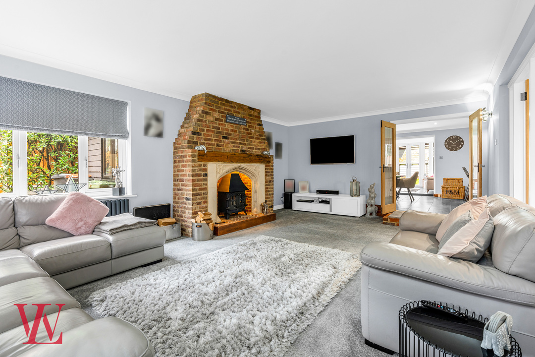 5 bed detached house for sale in Chelmsford Road, White Roding, Dunmow, Essex 4