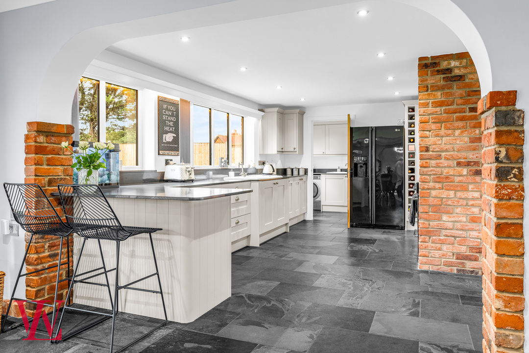 5 bed detached house for sale in Chelmsford Road, White Roding, Dunmow, Essex  - Property Image 10