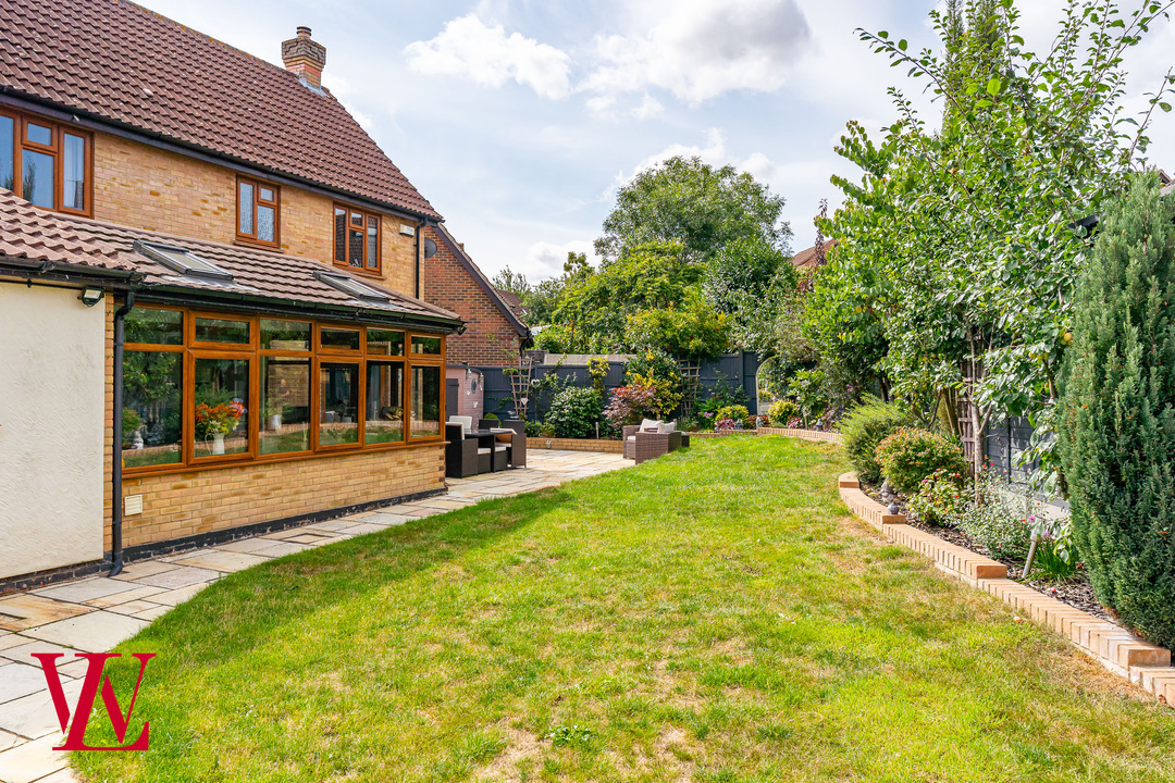 5 bed detached house for sale in Nursery Rise, Dunmow, Essex 29