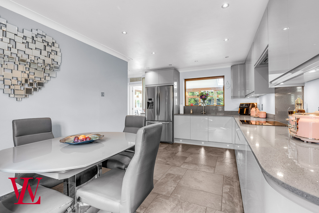 5 bed detached house for sale in Nursery Rise, Dunmow, Essex 2