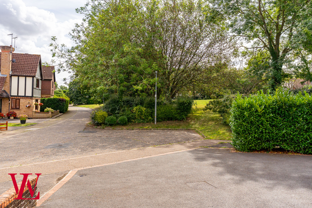 5 bed detached house for sale in Nursery Rise, Dunmow, Essex  - Property Image 34