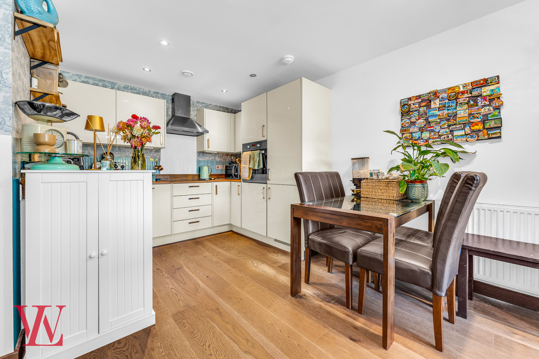 2 bed apartment for sale in River View, Bishop's Stortford, Hertfordshire 2