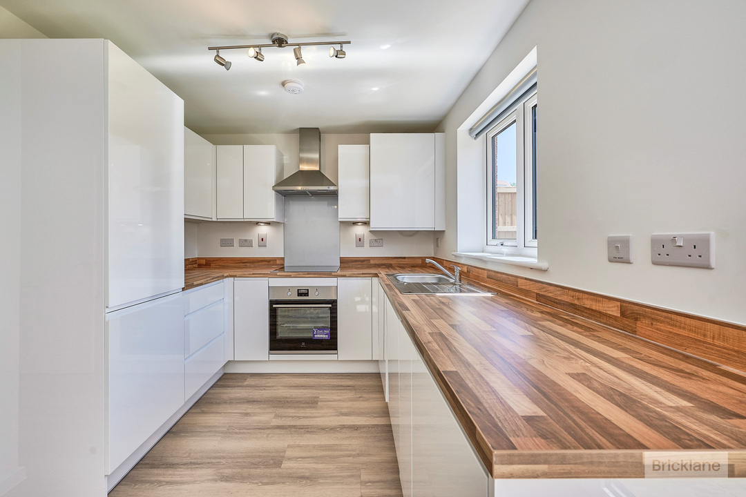 3 bed semi-detached house to rent in Miles Way, Bishops Stortford, Hertfordshire  - Property Image 3