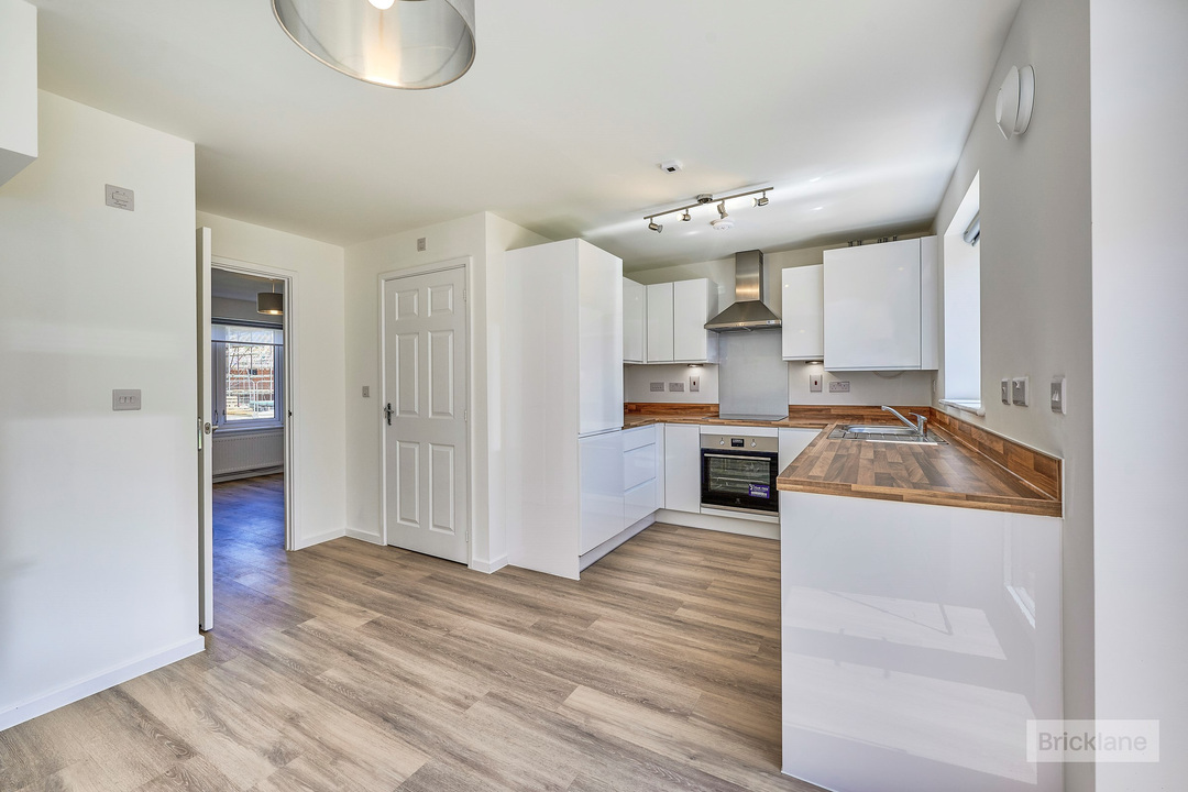 3 bed semi-detached house to rent in Miles Way, Bishops Stortford, Hertfordshire  - Property Image 4
