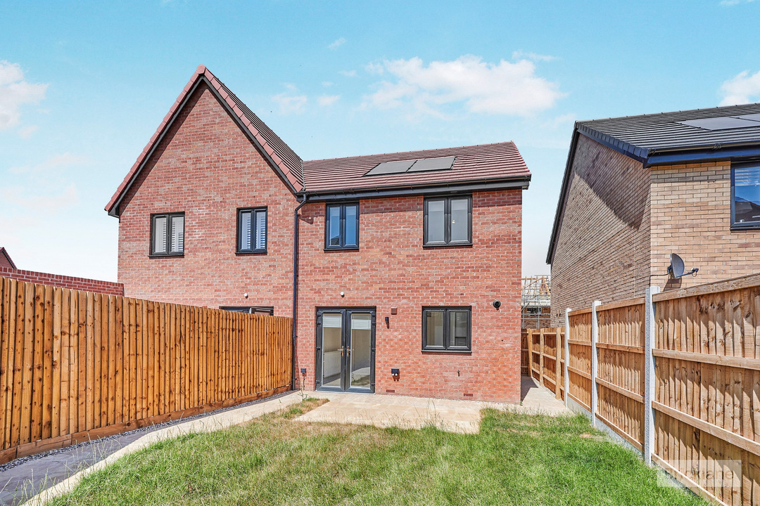 3 bed semi-detached house to rent in Miles Way, Bishops Stortford, Hertfordshire  - Property Image 10