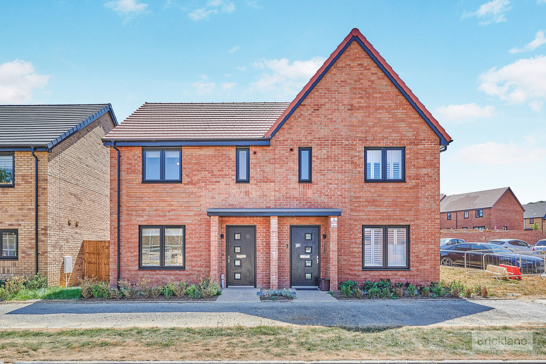 3 bed semi-detached house to rent in Miles Way, Bishops Stortford, Hertfordshire - Property Image 1