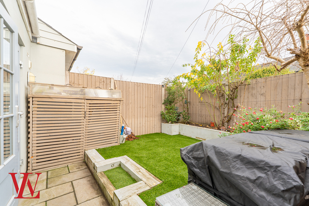 2 bed terraced house for sale in Barrells Down Road, Bishop's Stortford, Hertfordshire  - Property Image 18