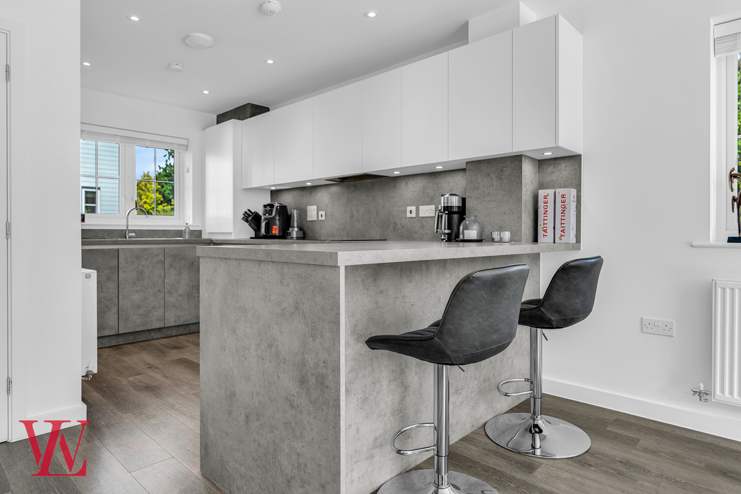 3 bed end of terrace house for sale in Ellis Drive, Bishop's Stortford, Hertfordshire 5