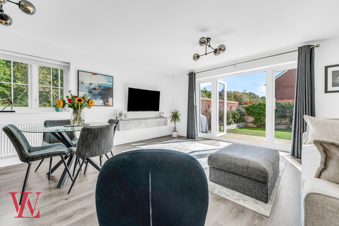 3 bed end of terrace house for sale in Ellis Drive, Bishop's Stortford, Hertfordshire 4