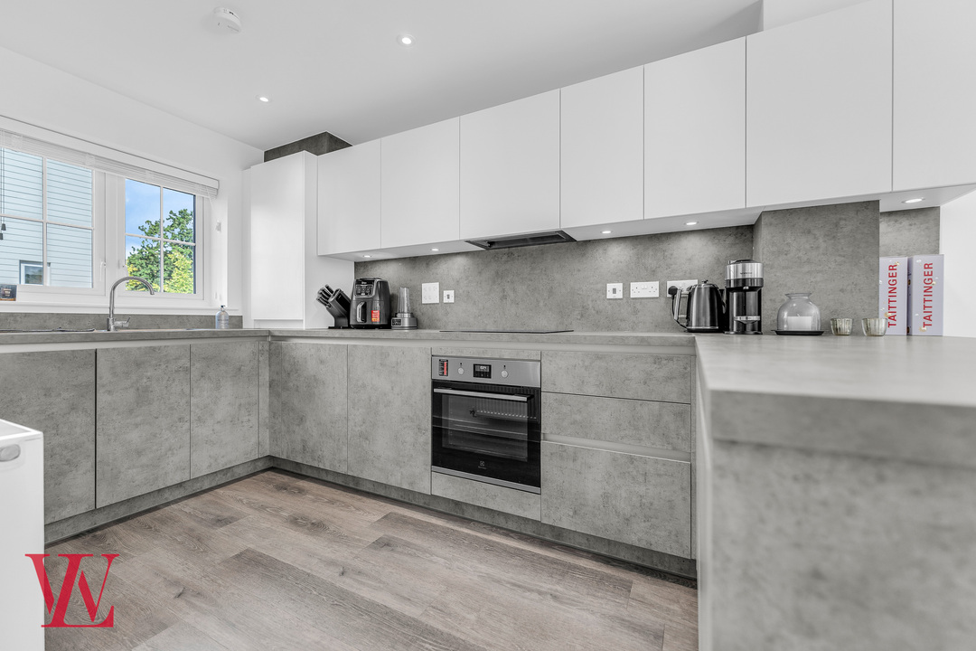 3 bed end of terrace house for sale in Ellis Drive, Bishop's Stortford, Hertfordshire 7
