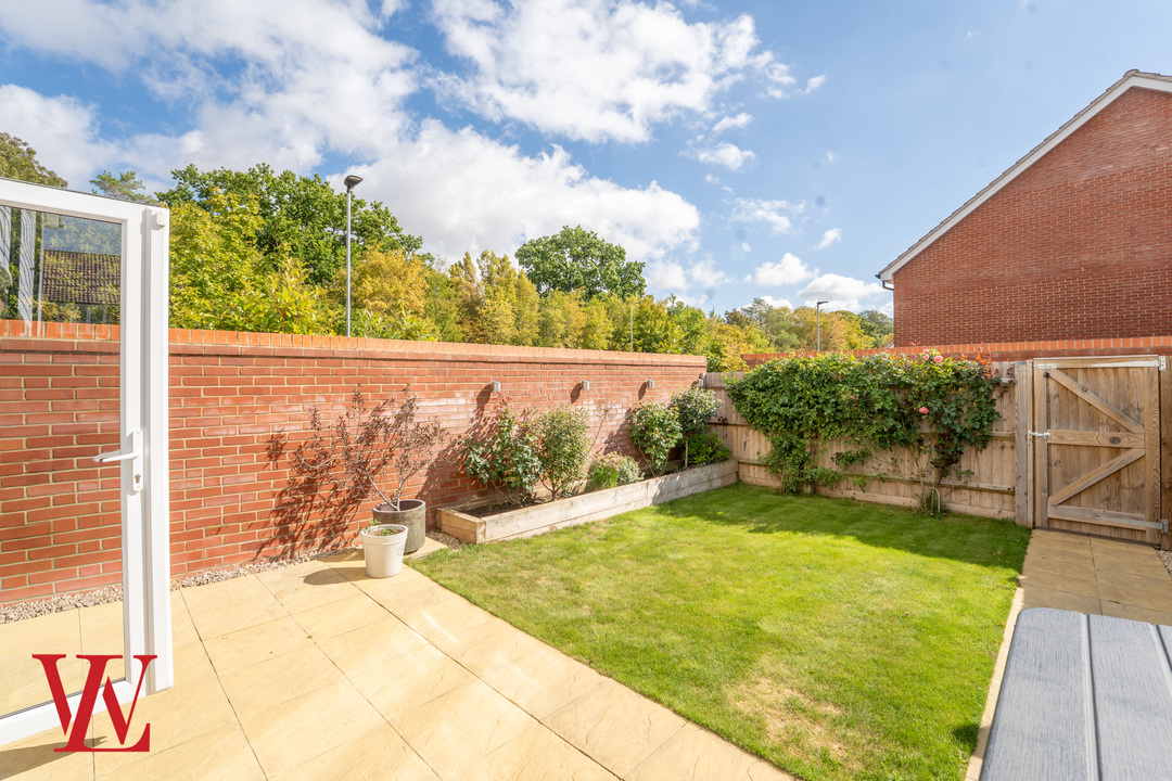 3 bed end of terrace house for sale in Ellis Drive, Bishop's Stortford, Hertfordshire 24