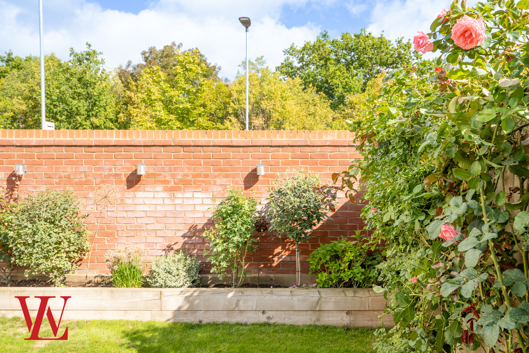 3 bed end of terrace house for sale in Ellis Drive, Bishop's Stortford, Hertfordshire 25