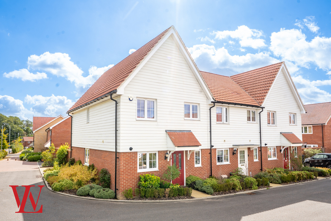 3 bed end of terrace house for sale in Ellis Drive, Bishop's Stortford, Hertfordshire