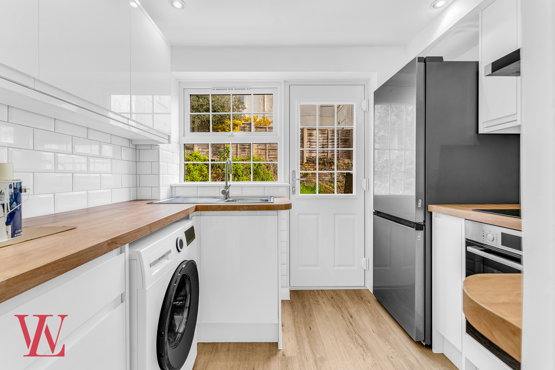 1 bed terraced house to rent in Bakers Court, Hockerill Street, Bishop's Stortford, Hertfordshire  - Property Image 2