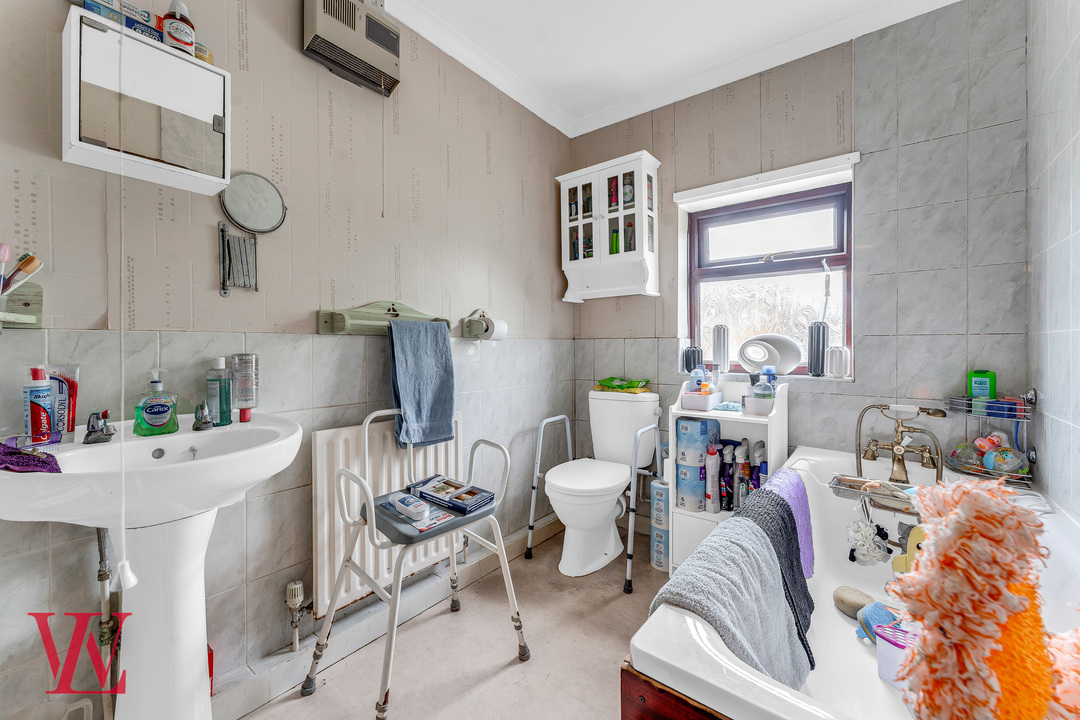 4 bed semi-detached house for sale in Lower Park Crescent, Bishop's Stortford, Hertfordshire  - Property Image 21