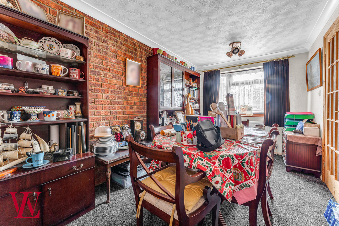 4 bed semi-detached house for sale in Lower Park Crescent, Bishop's Stortford, Hertfordshire  - Property Image 10