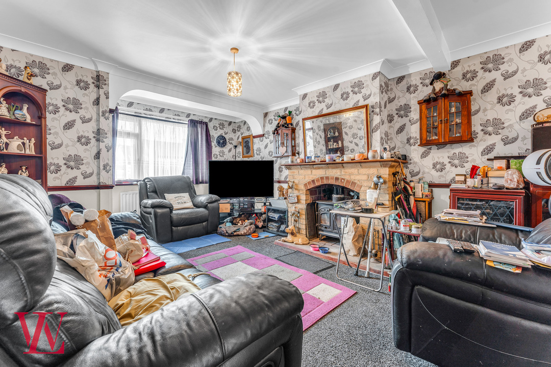 4 bed semi-detached house for sale in Lower Park Crescent, Bishop's Stortford, Hertfordshire  - Property Image 4