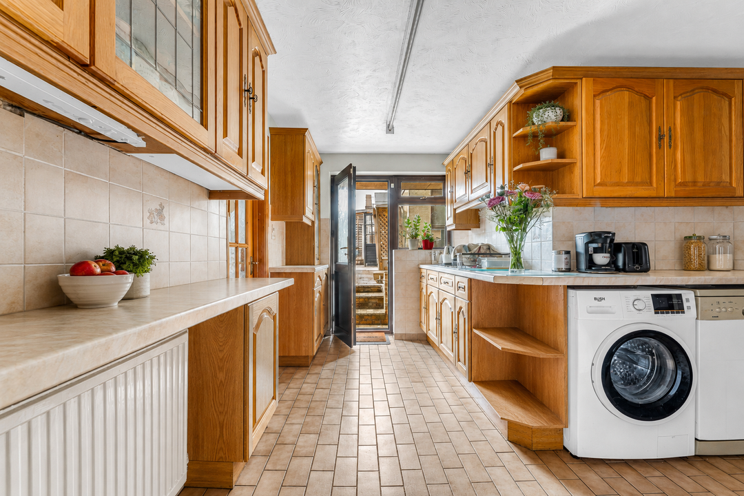 4 bed semi-detached house for sale in Lower Park Crescent, Bishop's Stortford, Hertfordshire 8