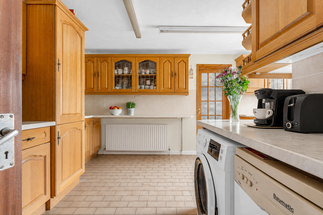 4 bed semi-detached house for sale in Lower Park Crescent, Bishop's Stortford, Hertfordshire  - Property Image 7