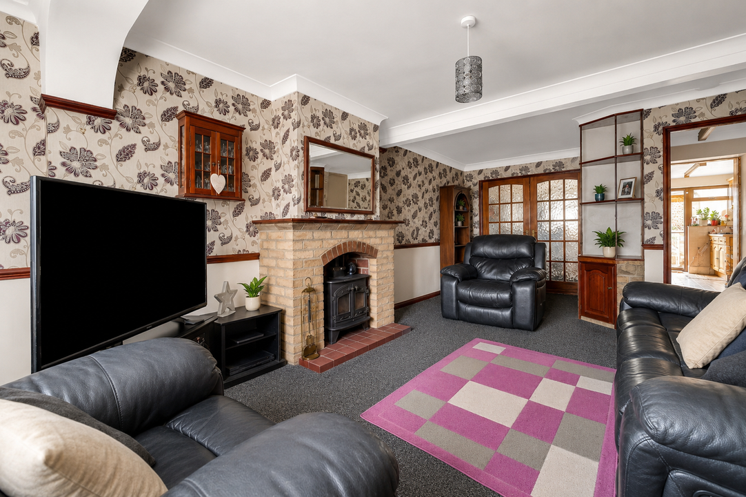 4 bed semi-detached house for sale in Lower Park Crescent, Bishop's Stortford, Hertfordshire  - Property Image 3