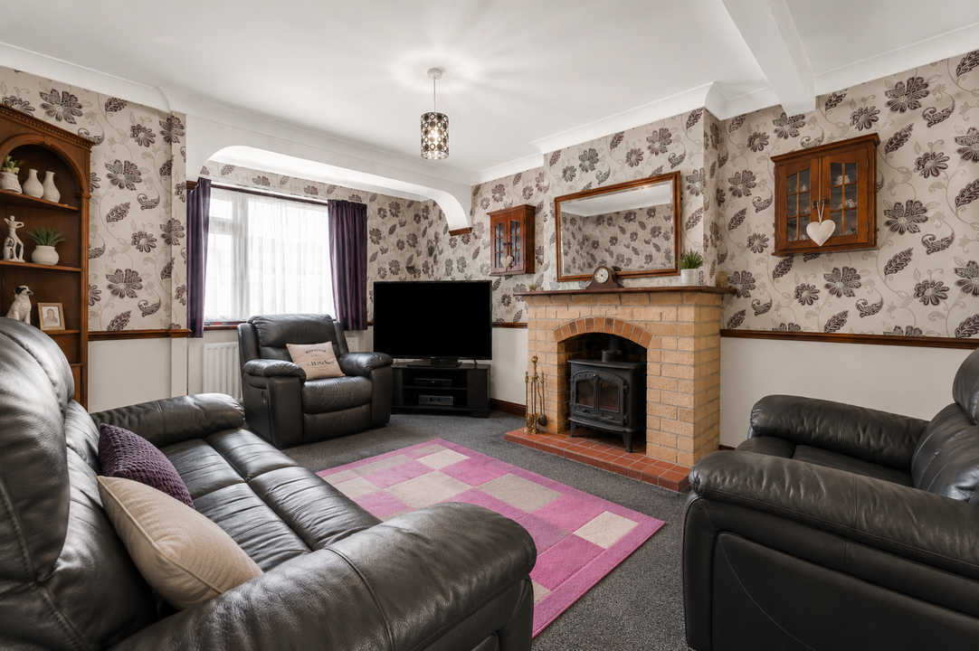 4 bed semi-detached house for sale in Lower Park Crescent, Bishop's Stortford, Hertfordshire  - Property Image 5
