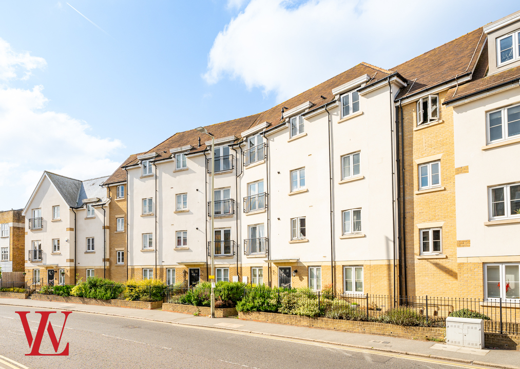 2 bed apartment for sale in Regents Court, 112 South Street, Bishop's Stortford, Hertfordshire 1