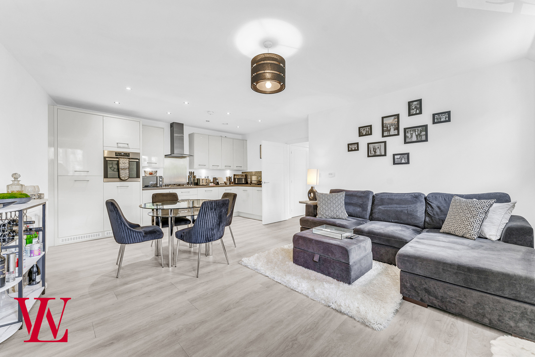 2 bed apartment for sale in Regents Court, 112 South Street, Bishop's Stortford, Hertfordshire - Property Image 1